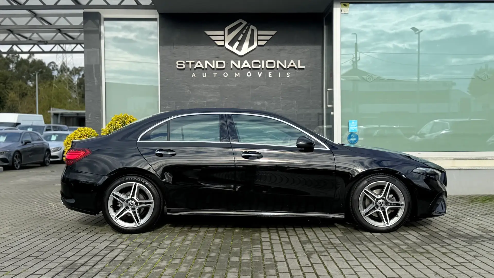 Mercedes-Benz A 200 Limousine d AMG Line Aut. 4