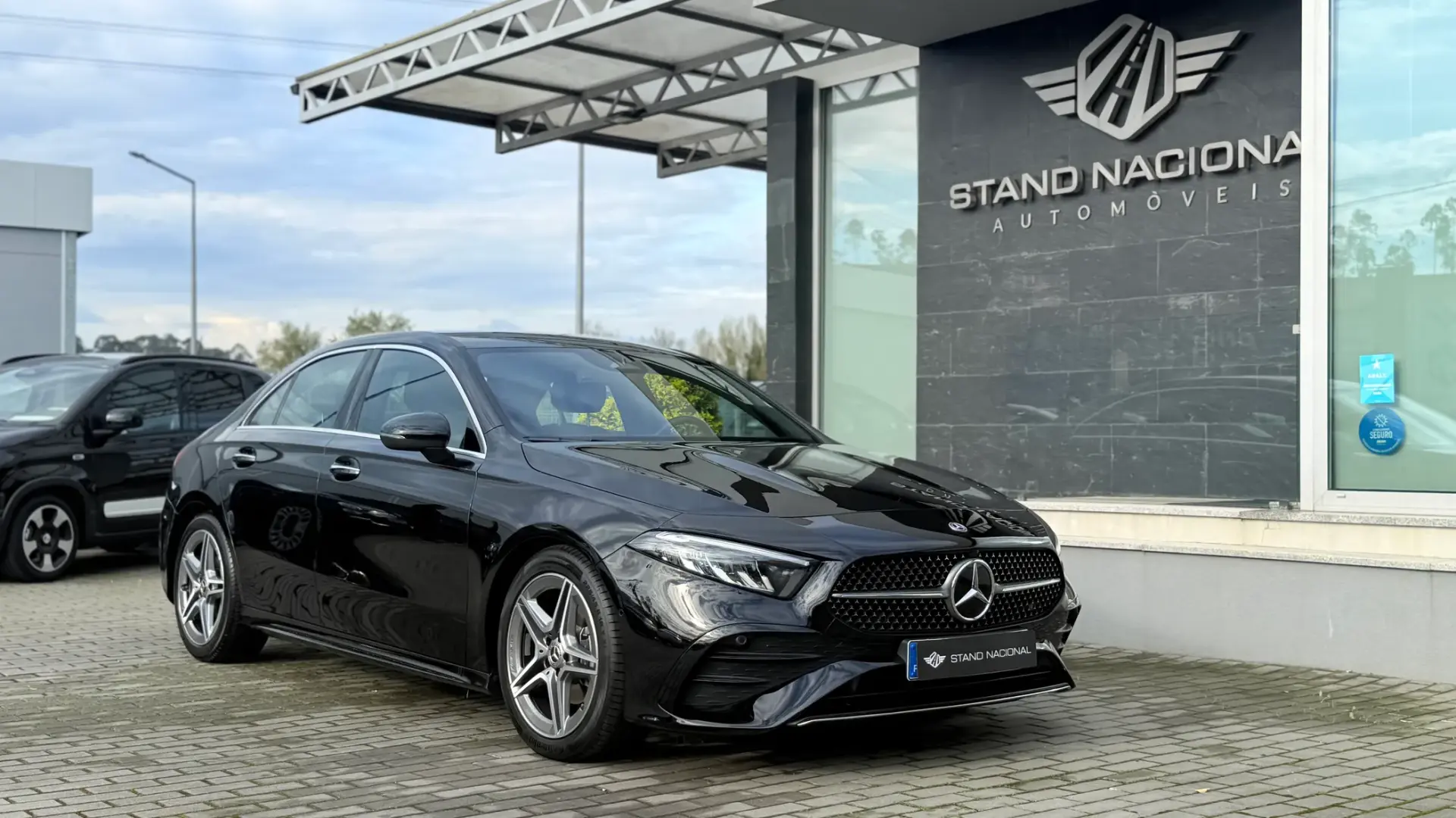 Mercedes-Benz A 200 Limousine d AMG Line Aut. 5