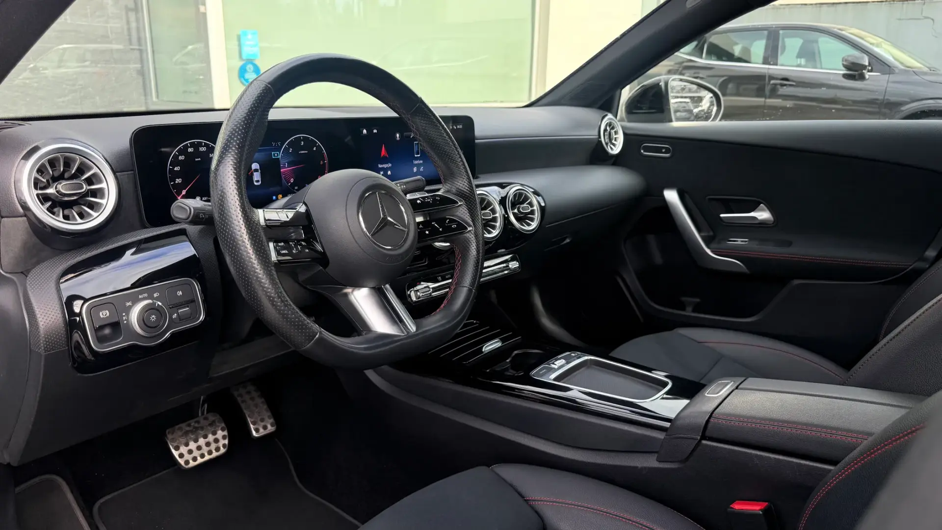 Mercedes-Benz A 200 Limousine d AMG Line Aut. 10