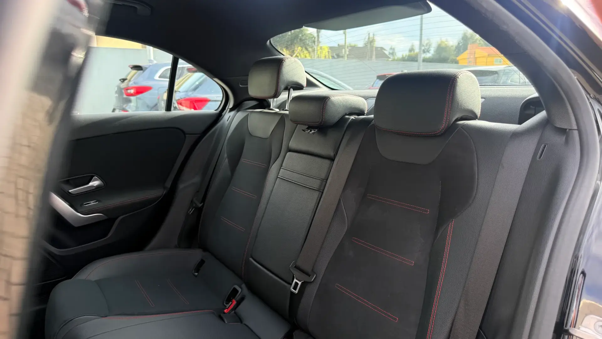 Mercedes-Benz A 200 Limousine d AMG Line Aut. 12