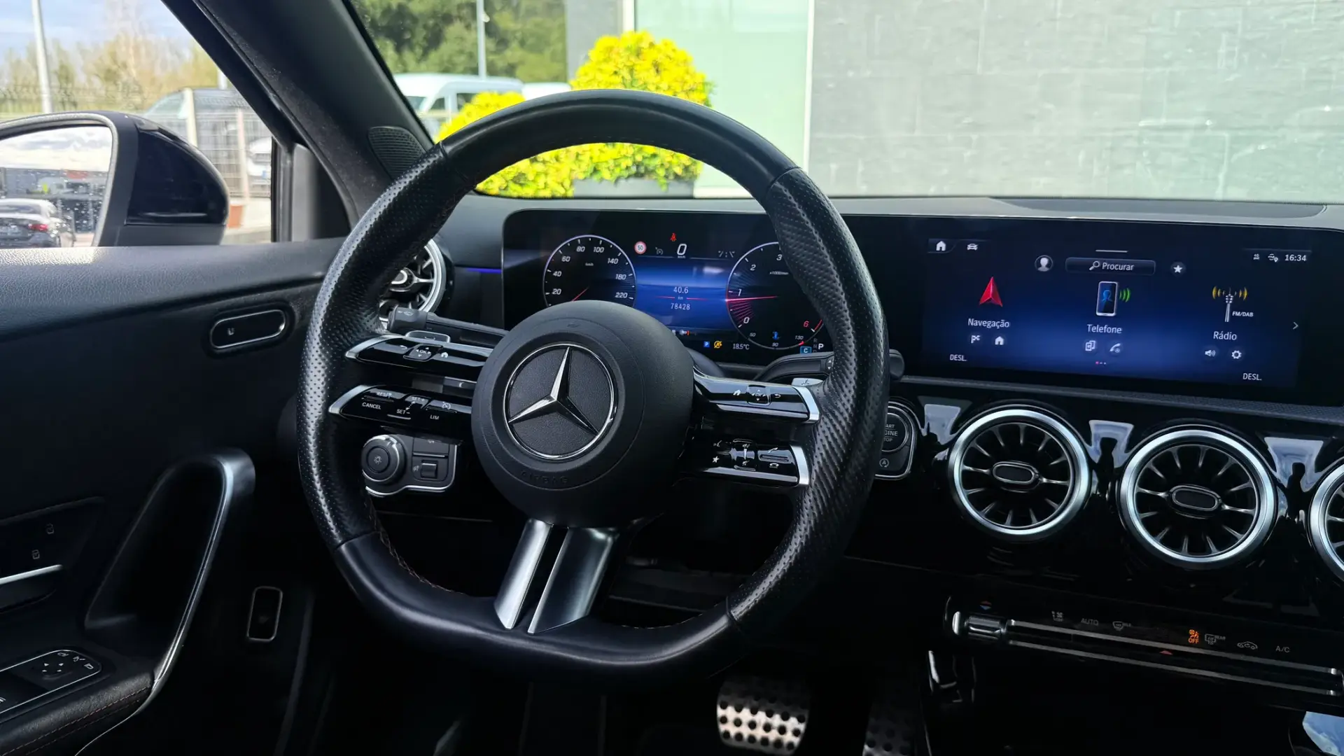 Mercedes-Benz A 200 Limousine d AMG Line Aut. 14