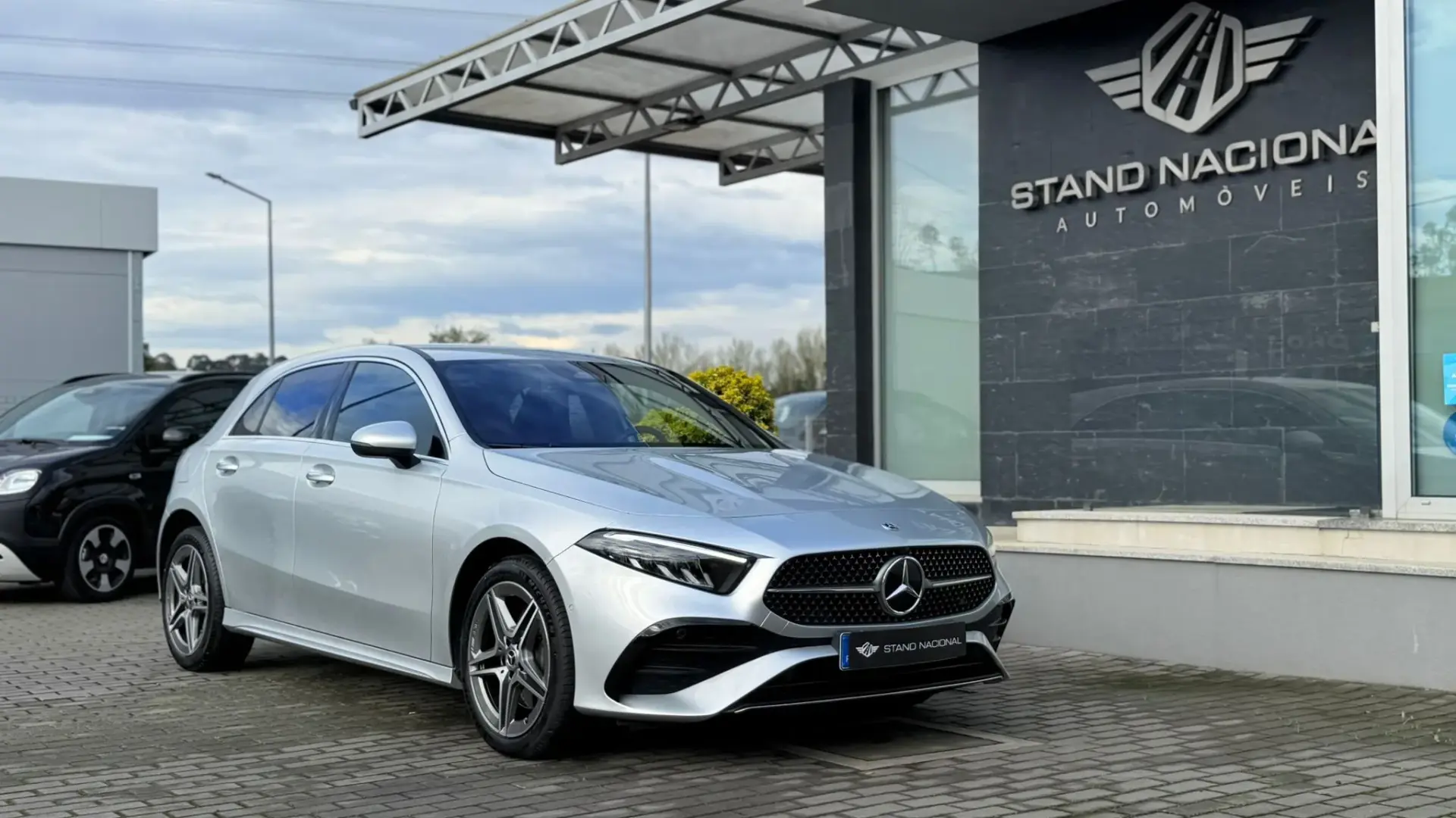 Mercedes-Benz A 250 e AMG Line 5