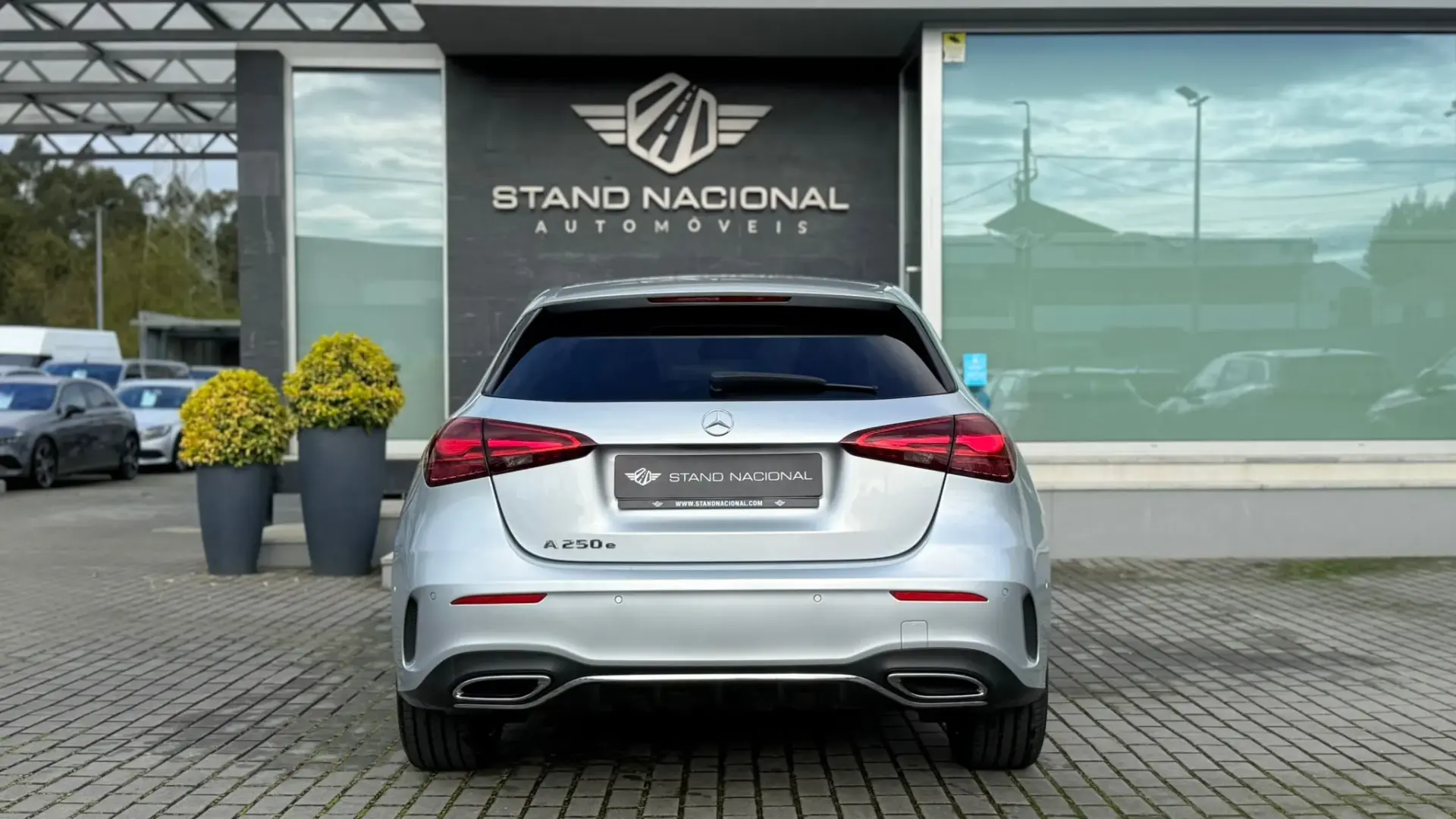 Mercedes-Benz A 250 e AMG Line 6