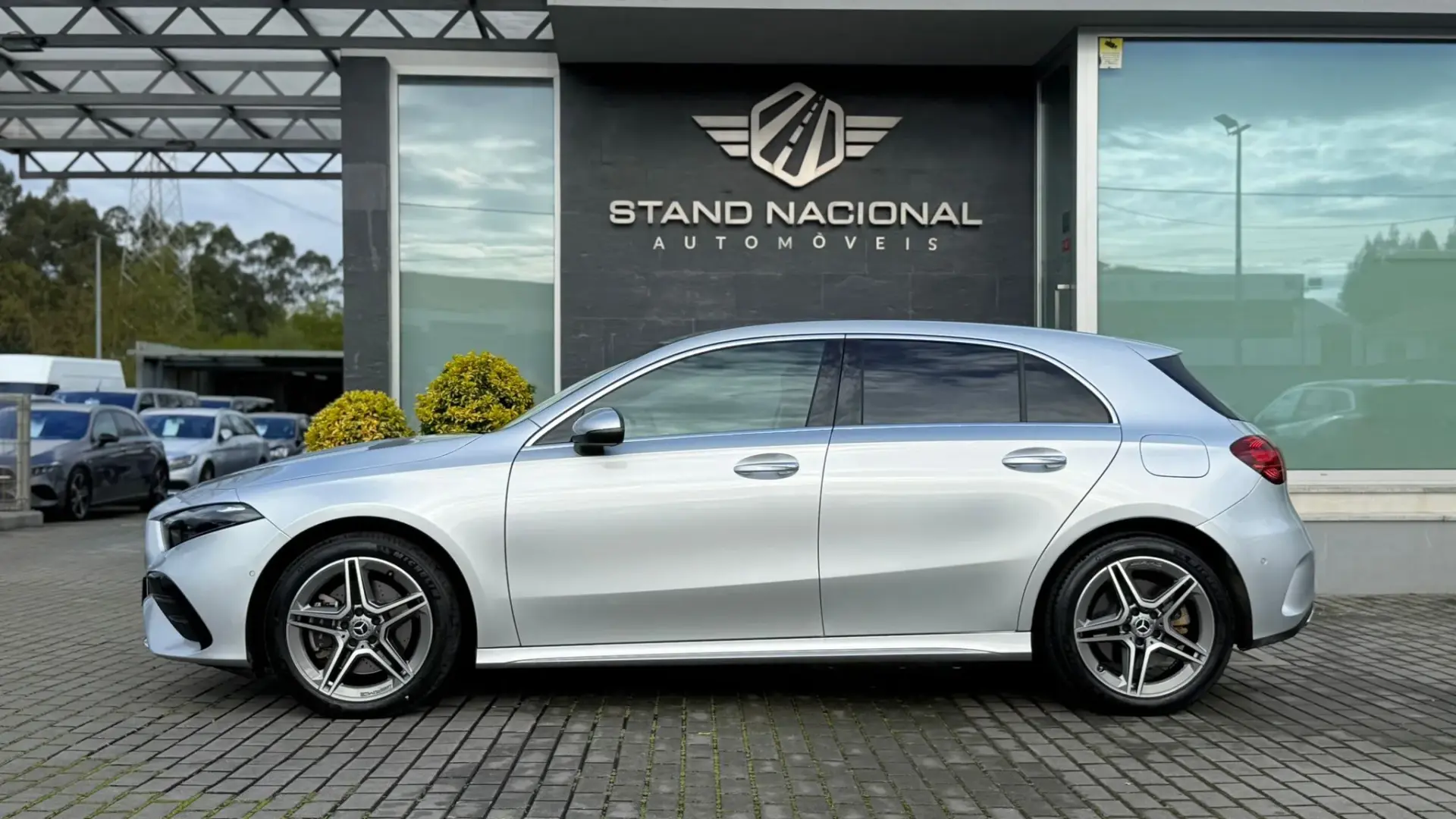 Mercedes-Benz A 250 e AMG Line 8