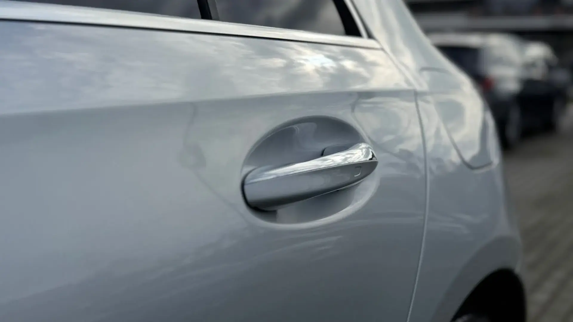 Mercedes-Benz A 250 e AMG Line 10