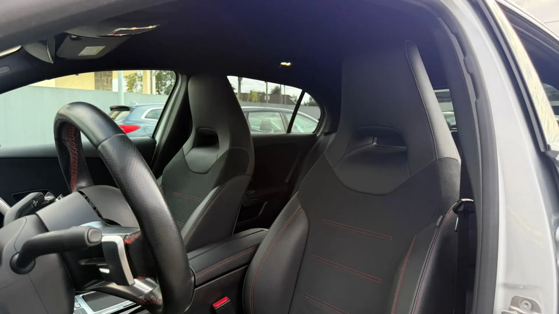 Mercedes-Benz A 250 e AMG Line 13