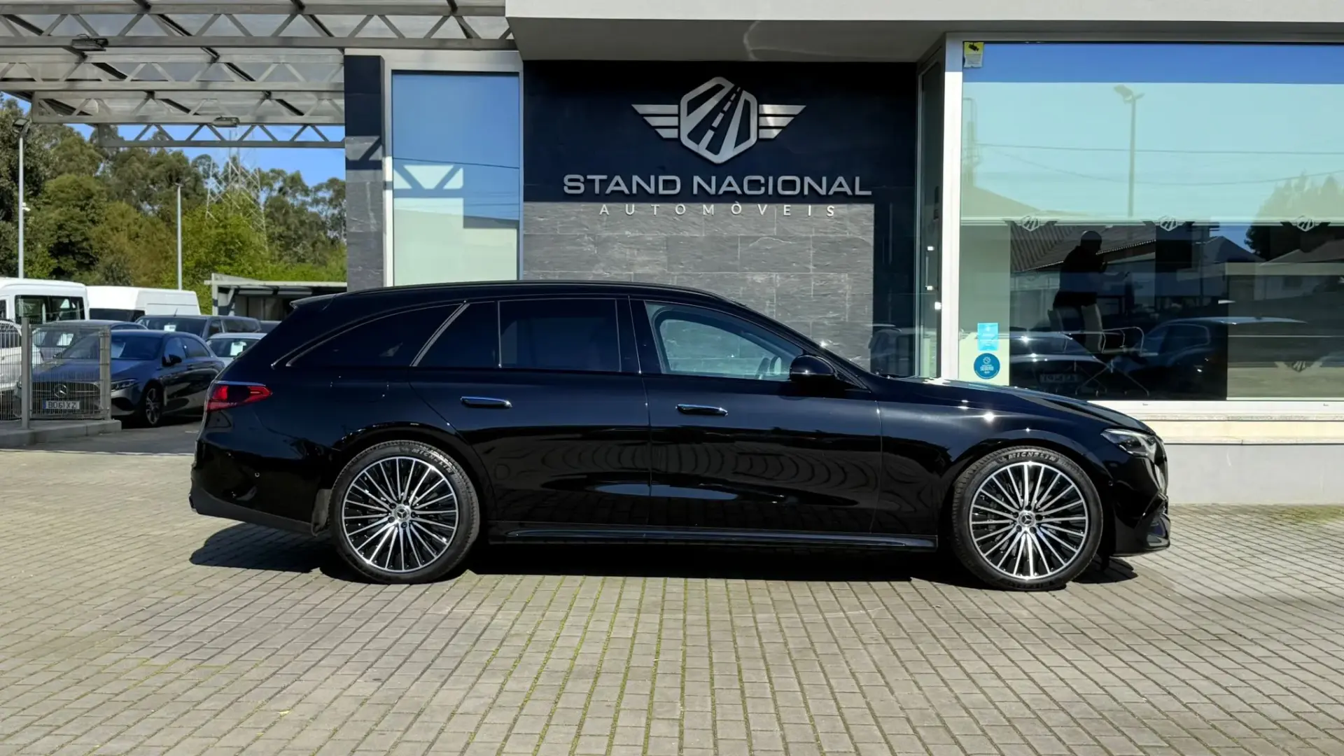 Mercedes-Benz E 300 de AMG Line 4