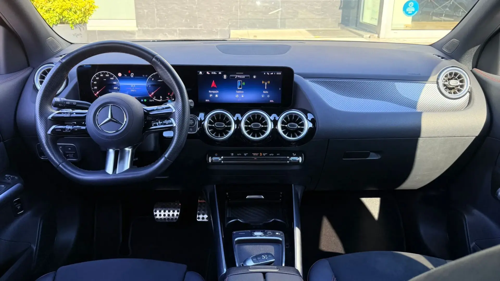 Mercedes-Benz GLA 200 d AMG Line 14