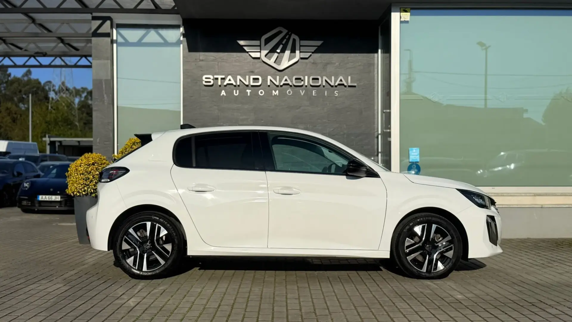 Peugeot 208 Peugeot 208 1.2 Hybrid Allure e-DCS6 4