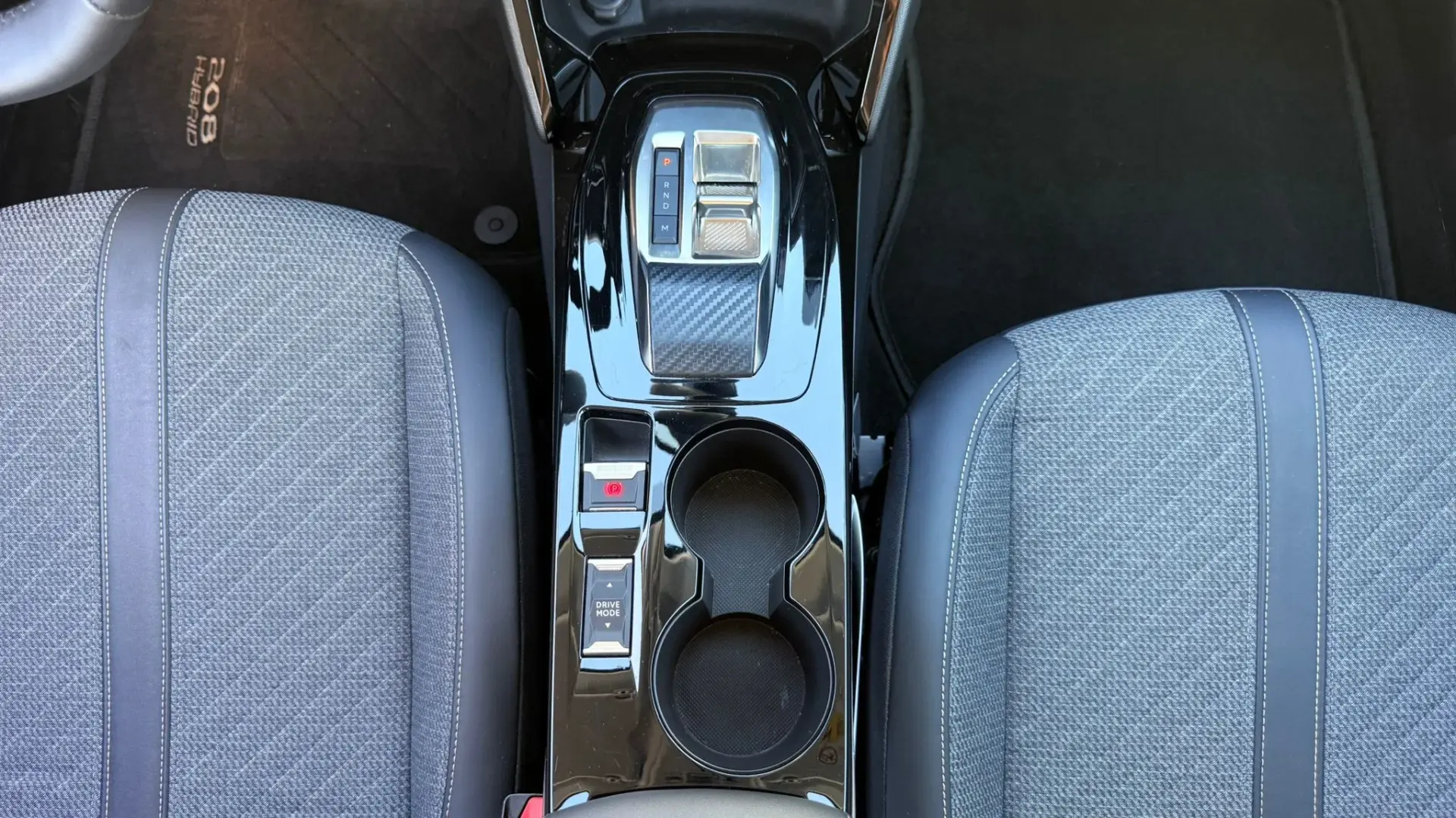 Peugeot 208 Peugeot 208 1.2 Hybrid Allure e-DCS6 13