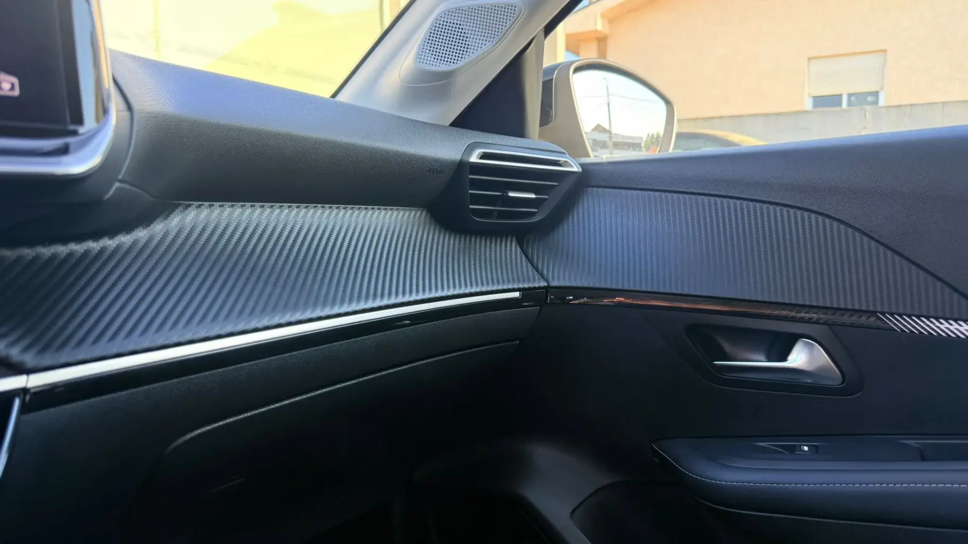 Peugeot 208 Peugeot 208 1.2 Hybrid Allure e-DCS6 14