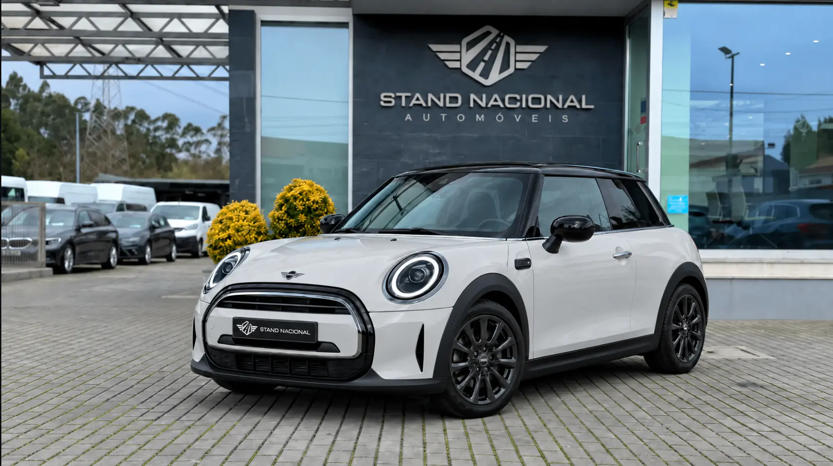 MINI 3 Portas Cooper Auto 1