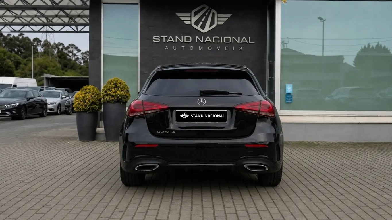 Mercedes-Benz A 250 e AMG Line 6