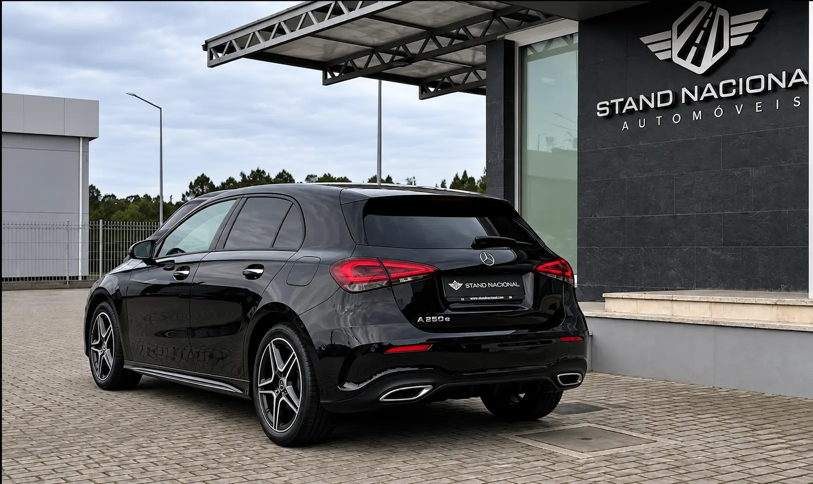 Mercedes-Benz A 250 e AMG Line 5