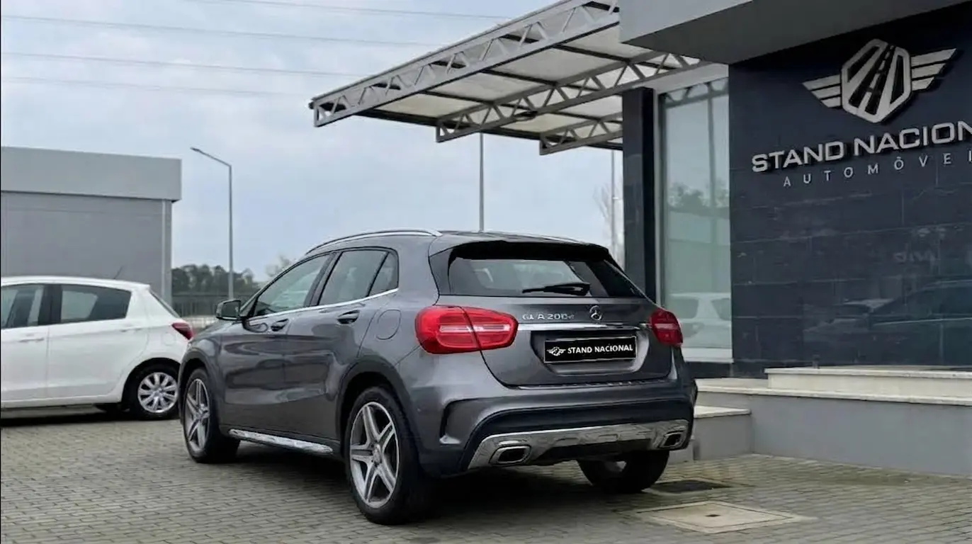 Mercedes-Benz GLA 200 d AMG Line 8