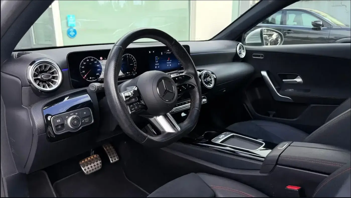Mercedes-Benz A 250 e AMG Line 9