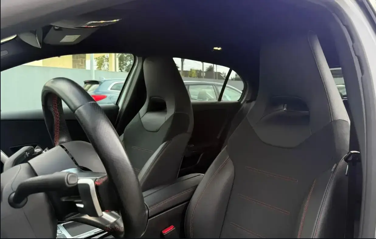 Mercedes-Benz A 250 e AMG Line 10