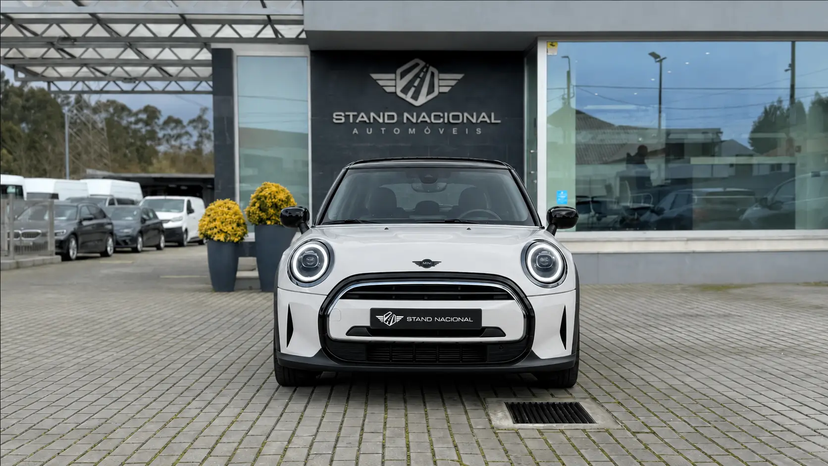 MINI 3 Portas Cooper Auto 2