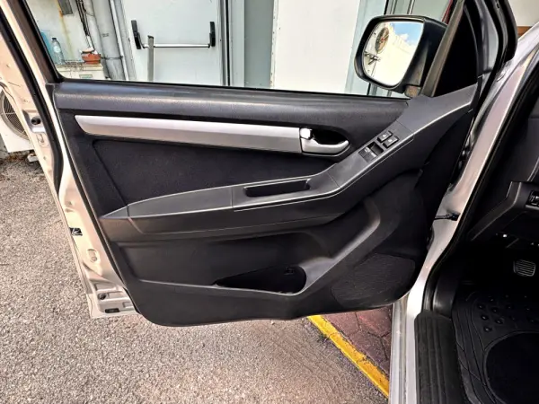 Isuzu D-Max 2.5 TD TwinTurbo 10