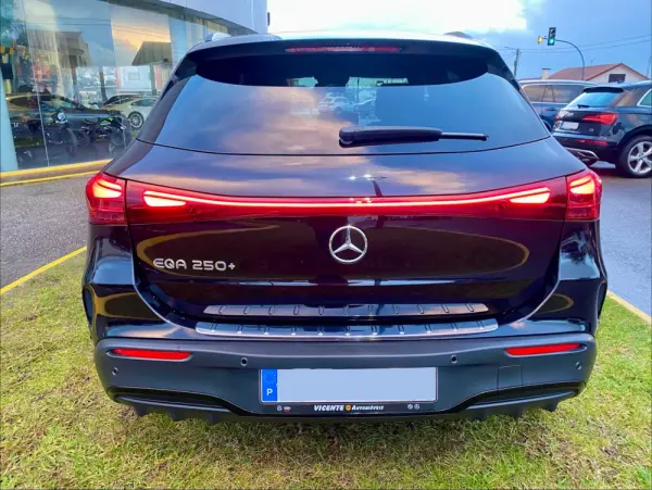 Mercedes-Benz EQA 250+ AMG Line 42