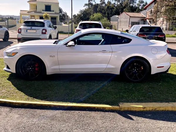 Ford Mustang 5.0 Ti-VCT V8 Aut. GT 4
