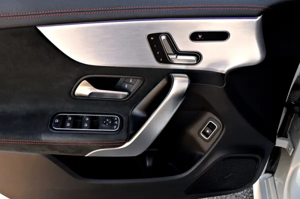 Mercedes-Benz CLA 250 e Shooting Brake AMG Line 11