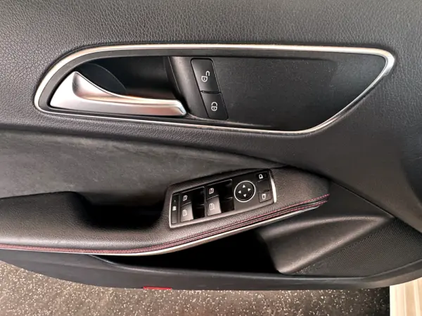 Mercedes-Benz A 180 d AMG Line Aut. 11