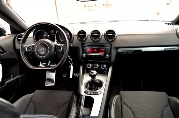 Audi TT Roadster 2.0 TDi quattro S-line 6