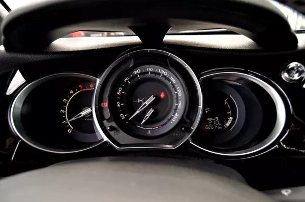 DS DS3 3 1.6 BlueHDi Sport Chic 26