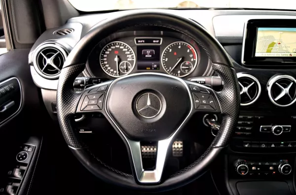 Mercedes-Benz B 220 CDi AMG Line 15