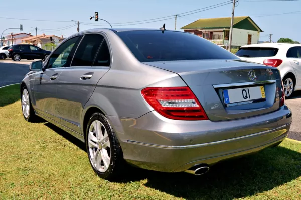 Mercedes-Benz C 220 CDi Avantgarde BlueEfficiency Aut. 5