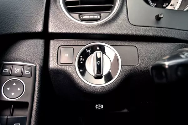 Mercedes-Benz C 220 CDi Avantgarde BlueEfficiency Aut. 12