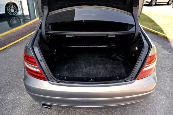 Mercedes-Benz C 220 CDi Avantgarde BlueEfficiency Aut. 27