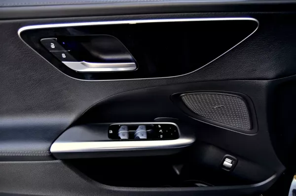 Mercedes-Benz C 300 d AMG Line 12