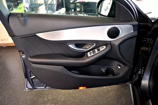 Mercedes-Benz C 300 BlueTEC Hybrid AMG Line 10