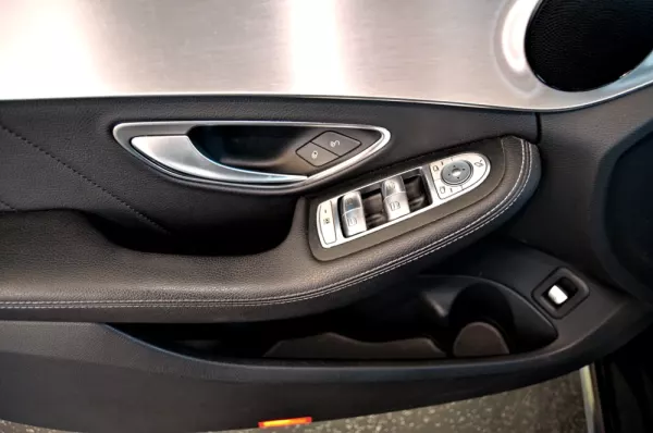 Mercedes-Benz C 300 BlueTEC Hybrid AMG Line 11