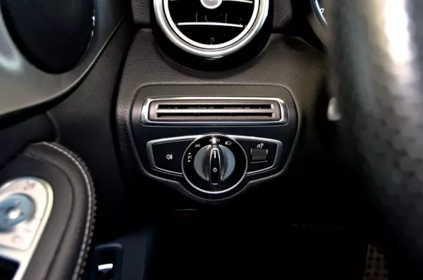 Mercedes-Benz C 300 BlueTEC Hybrid AMG Line 12