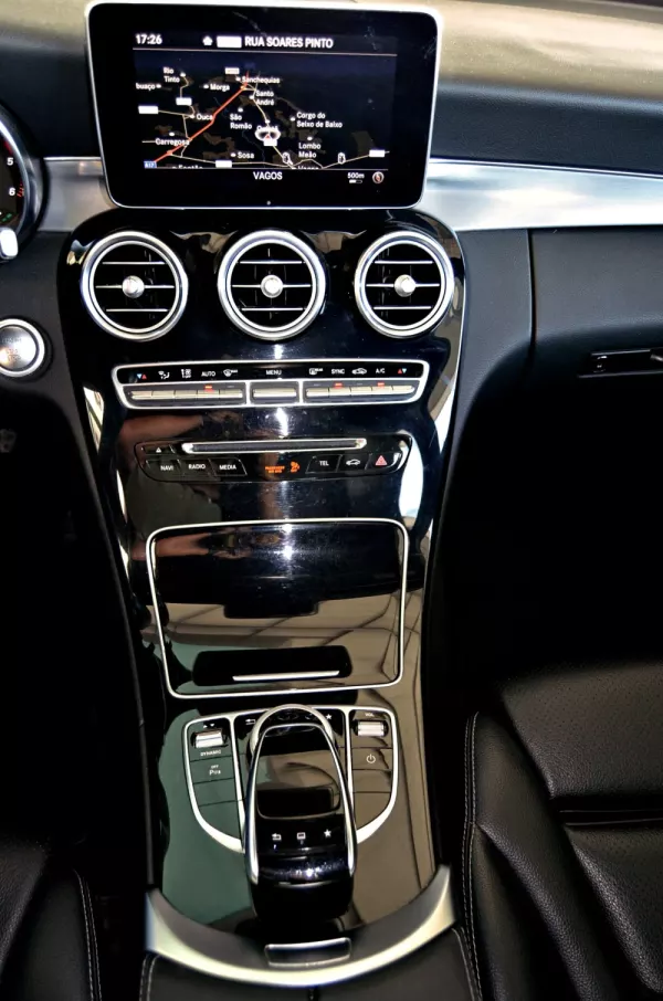 Mercedes-Benz C 300 BlueTEC Hybrid AMG Line 17