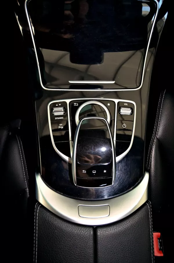 Mercedes-Benz C 300 BlueTEC Hybrid AMG Line 19