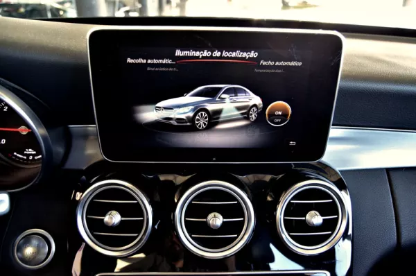 Mercedes-Benz C 300 BlueTEC Hybrid AMG Line 37