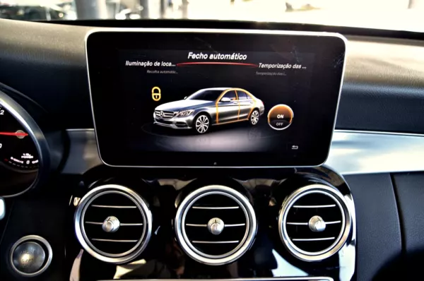 Mercedes-Benz C 300 BlueTEC Hybrid AMG Line 38