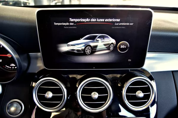 Mercedes-Benz C 300 BlueTEC Hybrid AMG Line 40