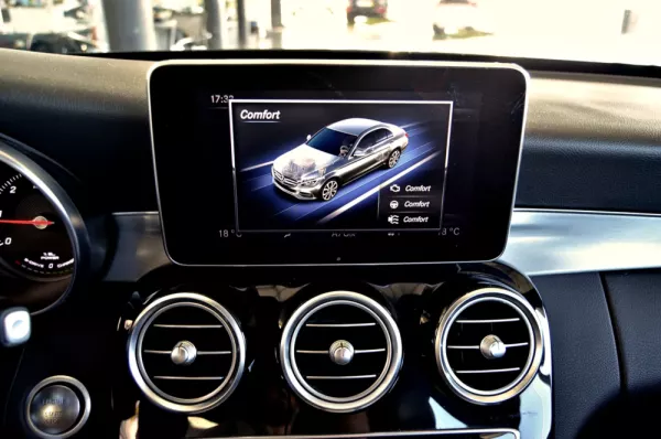 Mercedes-Benz C 300 BlueTEC Hybrid AMG Line 52