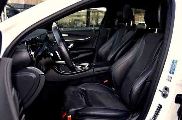 Mercedes-Benz E 220 D AMG Line 10