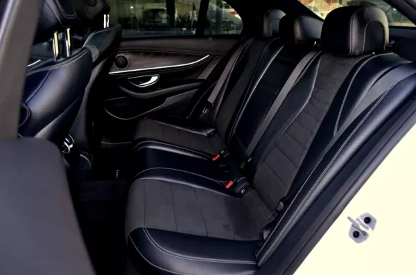 Mercedes-Benz E 220 D AMG Line 11