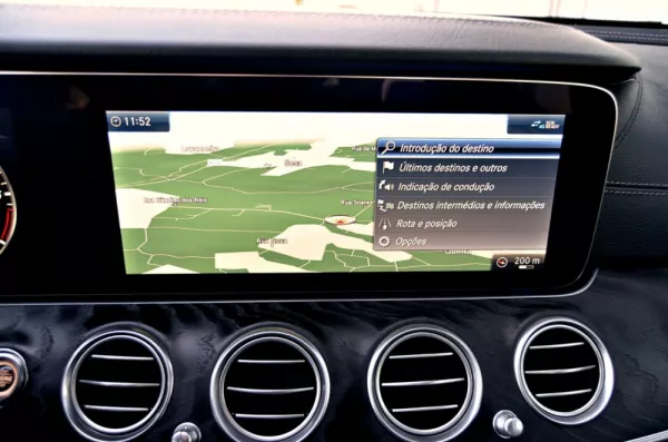 Mercedes-Benz E 220 D AMG Line 28