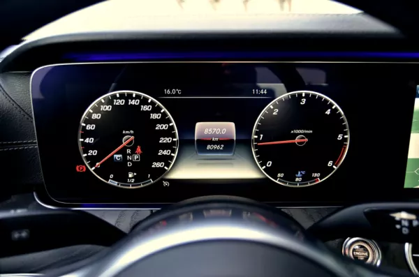 Mercedes-Benz E 220 D AMG Line 49