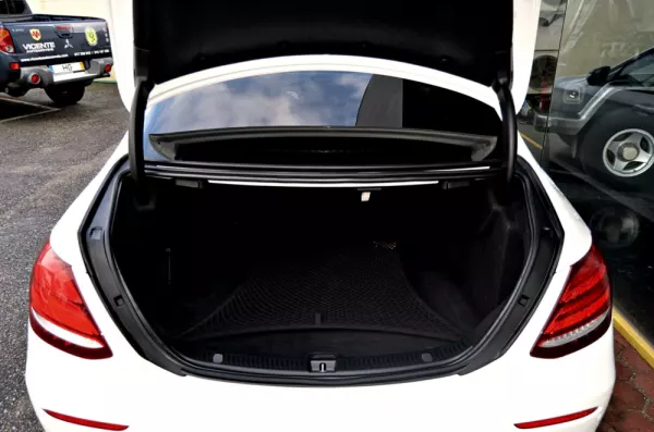 Mercedes-Benz E 220 D AMG Line 51