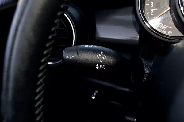 MINI 3 Portas Cooper D Auto 13