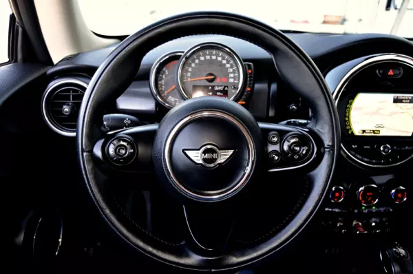 MINI 3 Portas Cooper D Auto 14